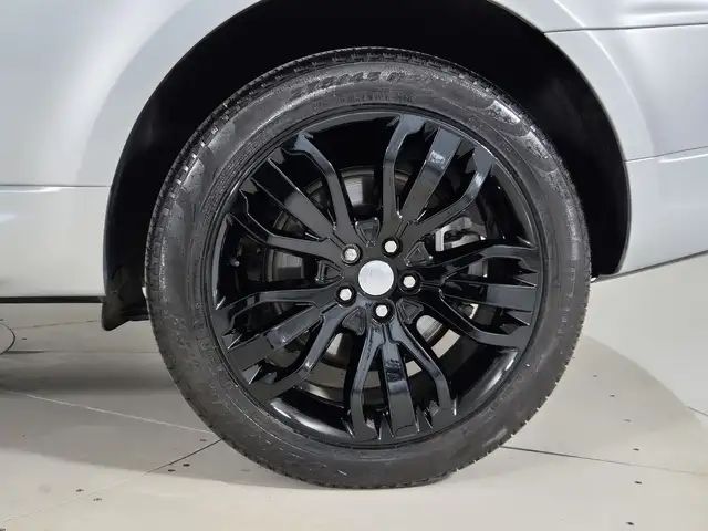 Land Rover Range Rover Sport view 9