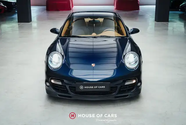 Porsche 911 view 2