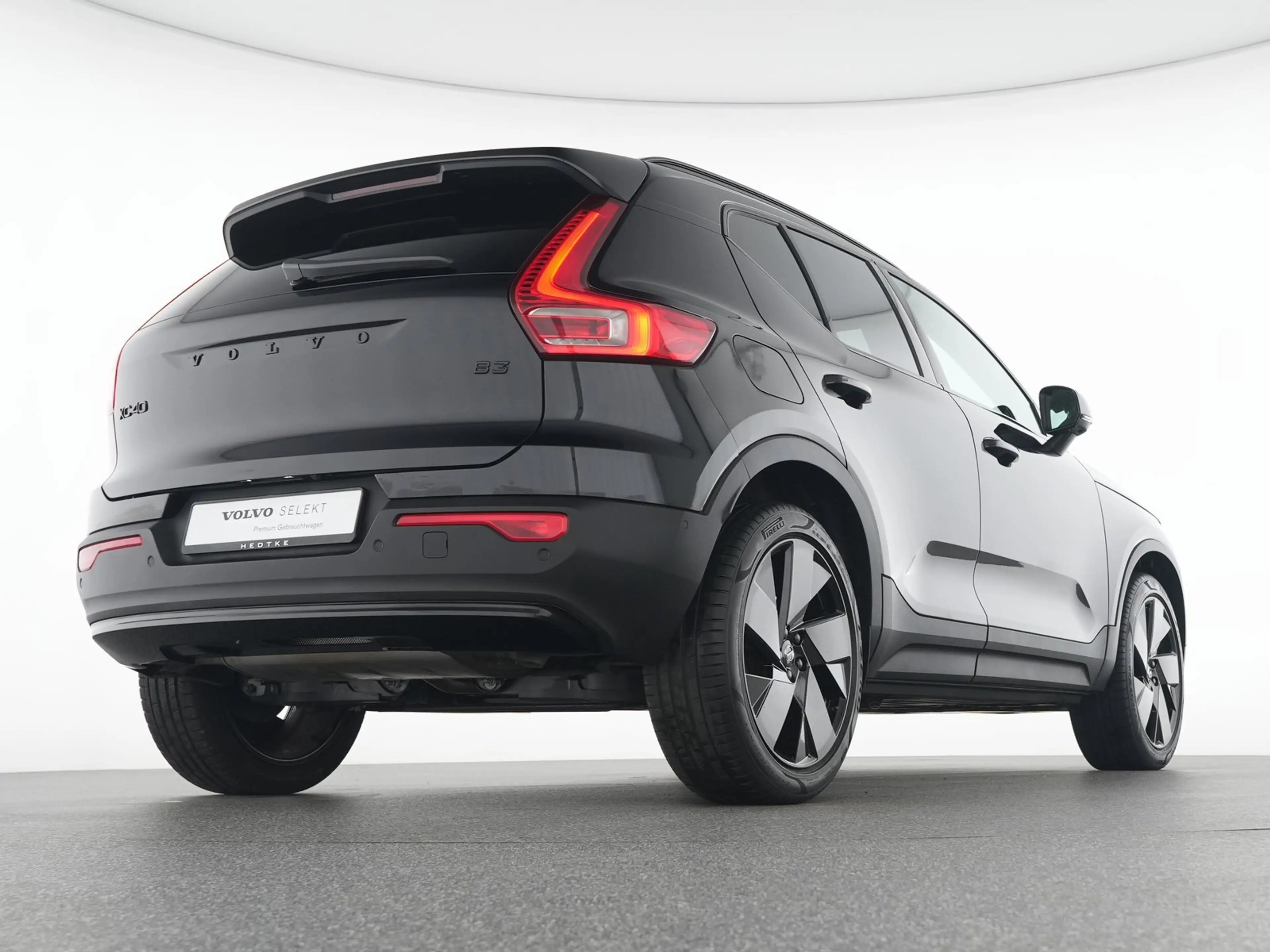 Volvo XC40 B3 Plus Black Edition ACC*360°20"PIXEL-LED — photo 8