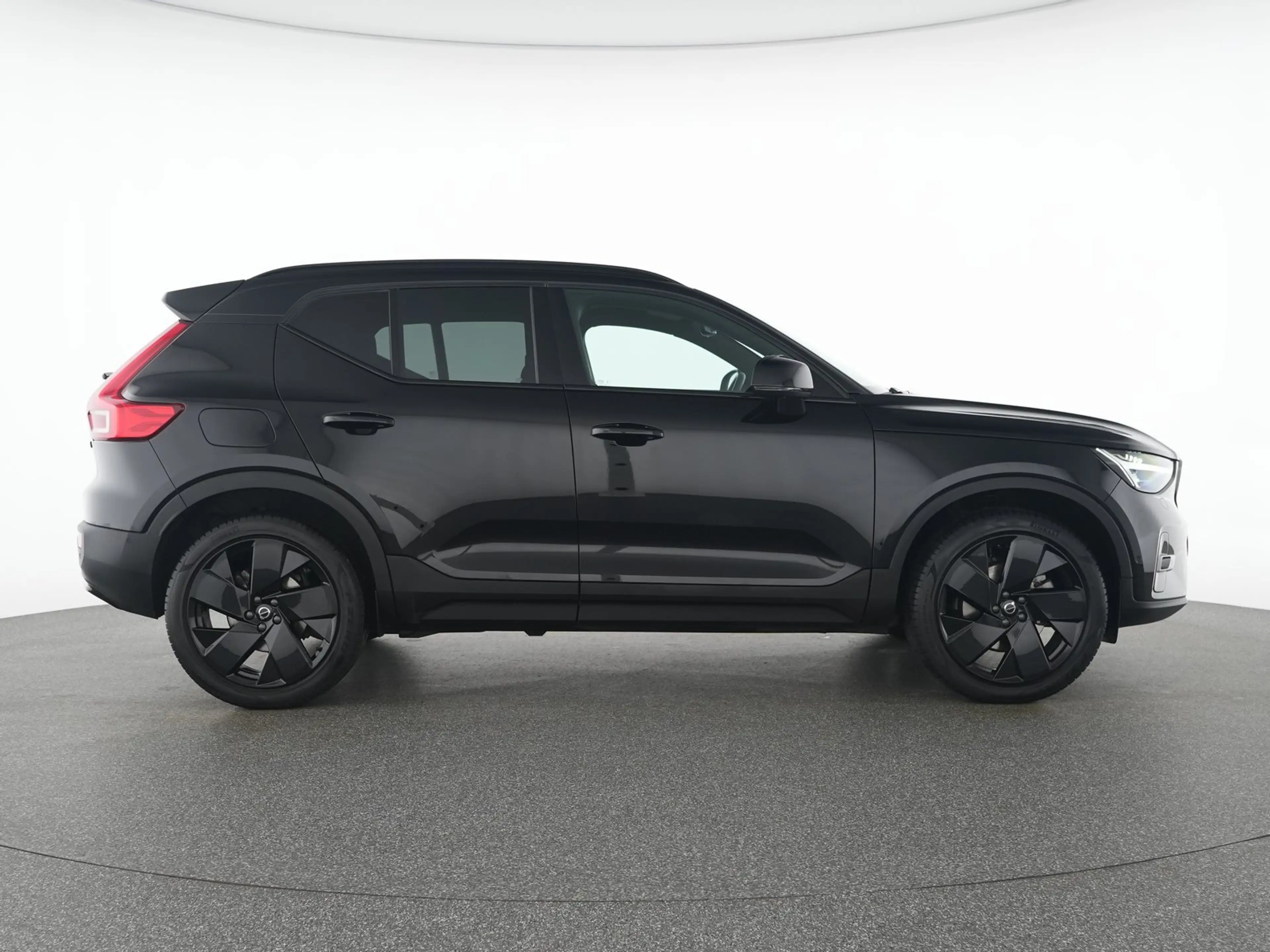 Volvo XC40 B3 Plus Black Edition ACC*360°20"PIXEL-LED — photo 12