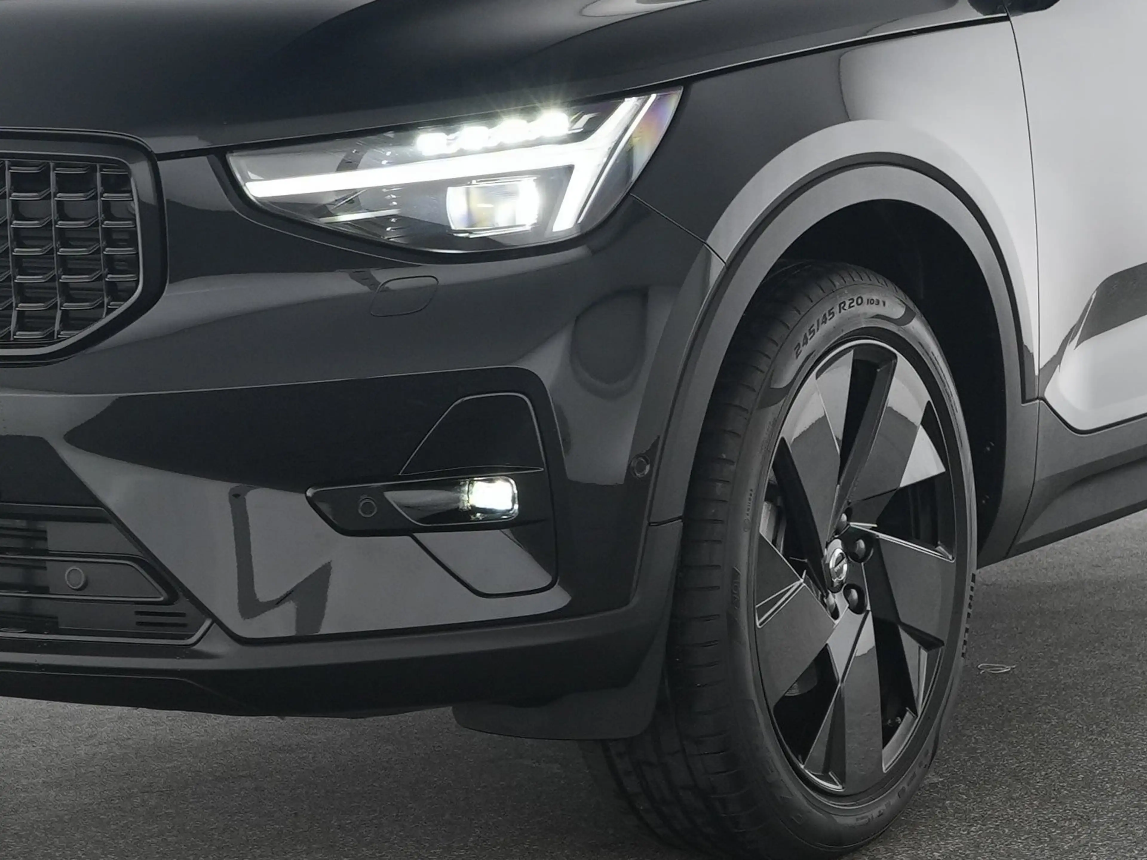 Volvo XC40 B3 Plus Black Edition ACC*360°20"PIXEL-LED — photo 9