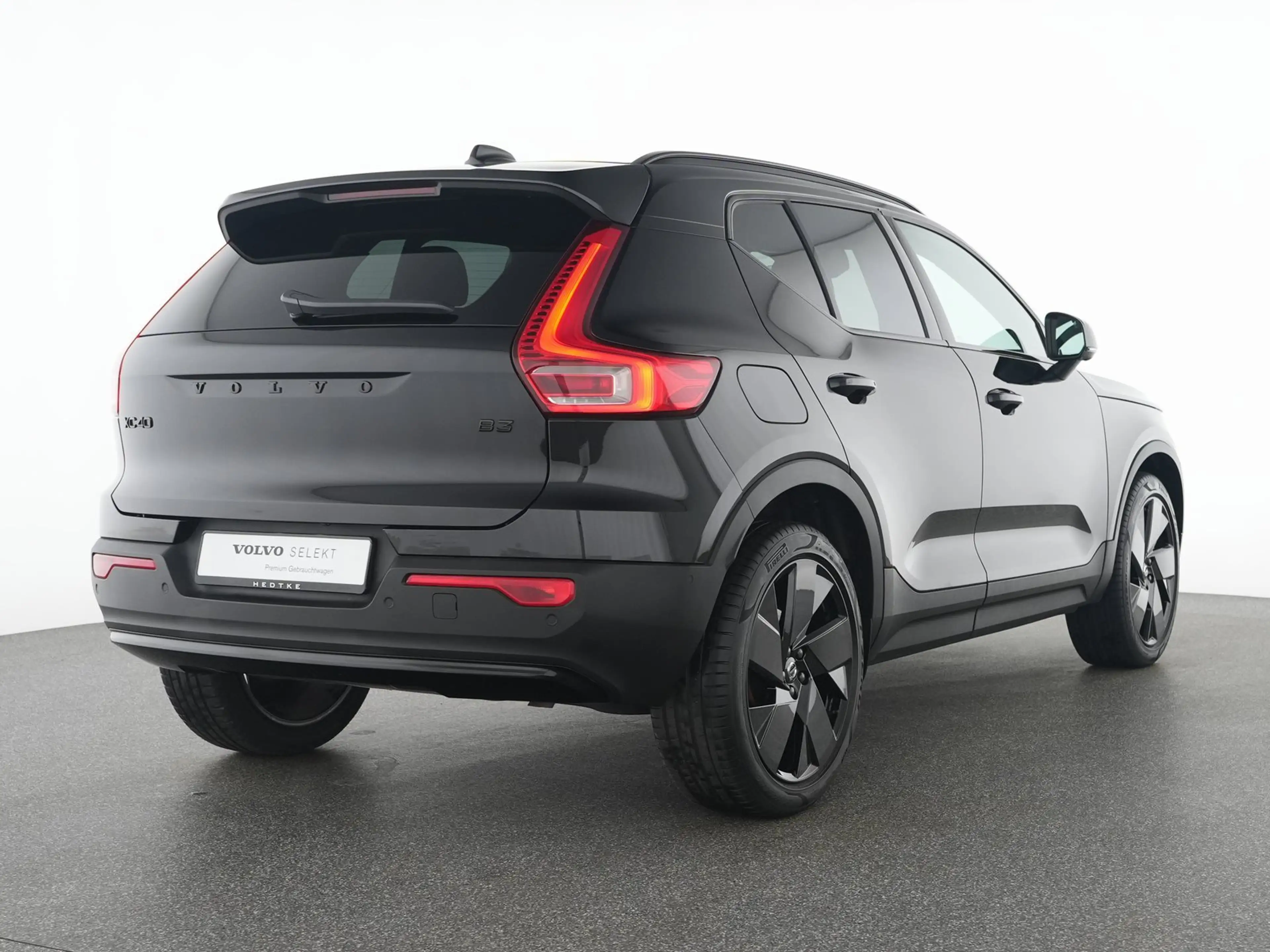 Volvo XC40 B3 Plus Black Edition ACC*360°20"PIXEL-LED — photo 2