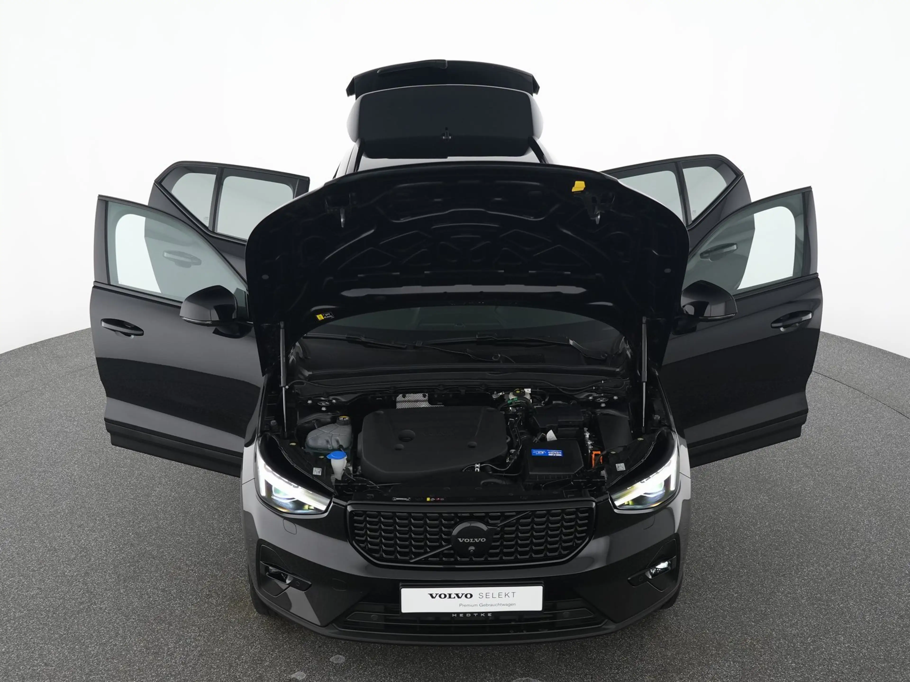 Volvo XC40 B3 Plus Black Edition ACC*360°20"PIXEL-LED — photo 13