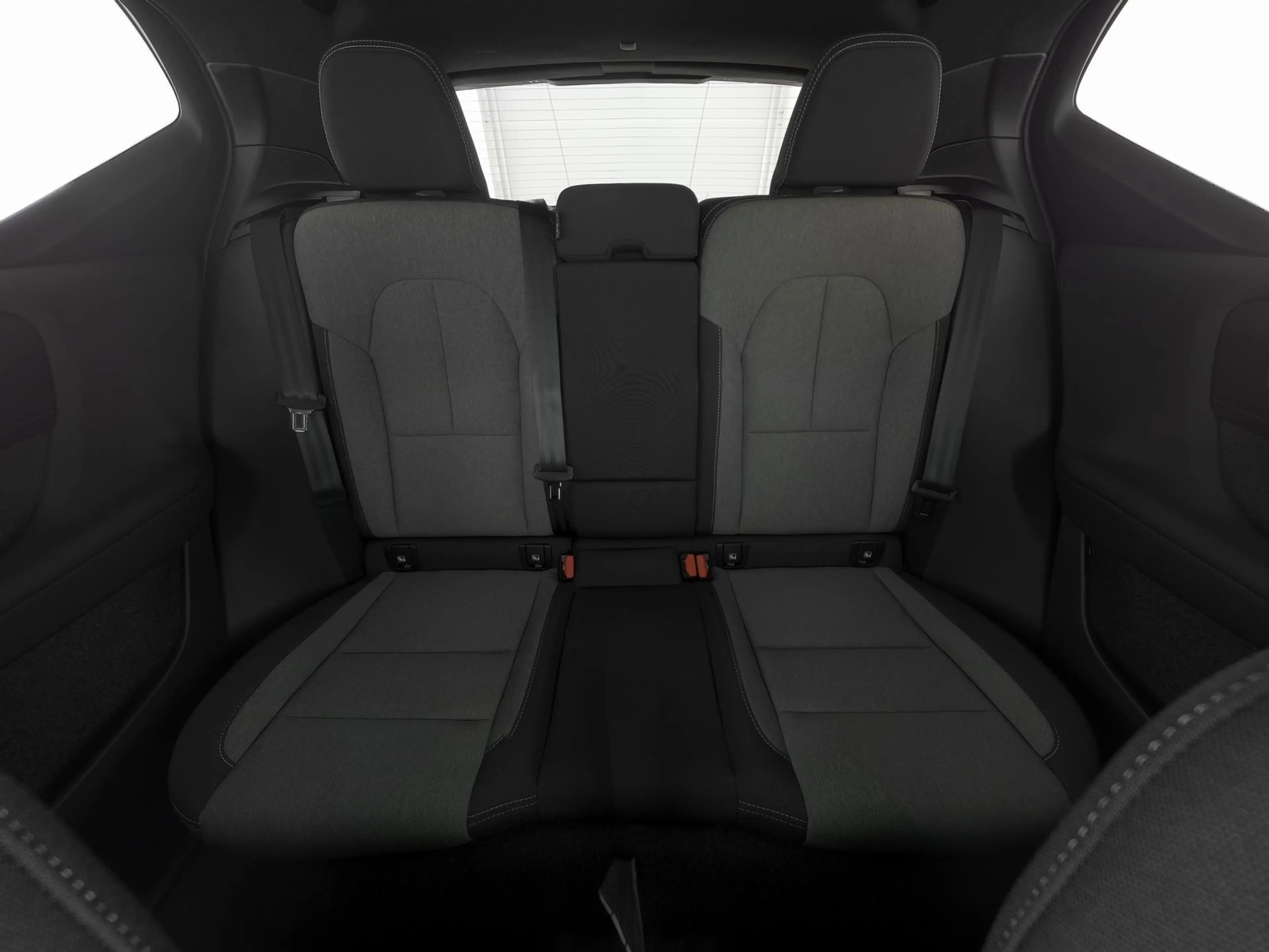Volvo XC40 B3 Plus Black Edition ACC*360°20"PIXEL-LED — photo 5