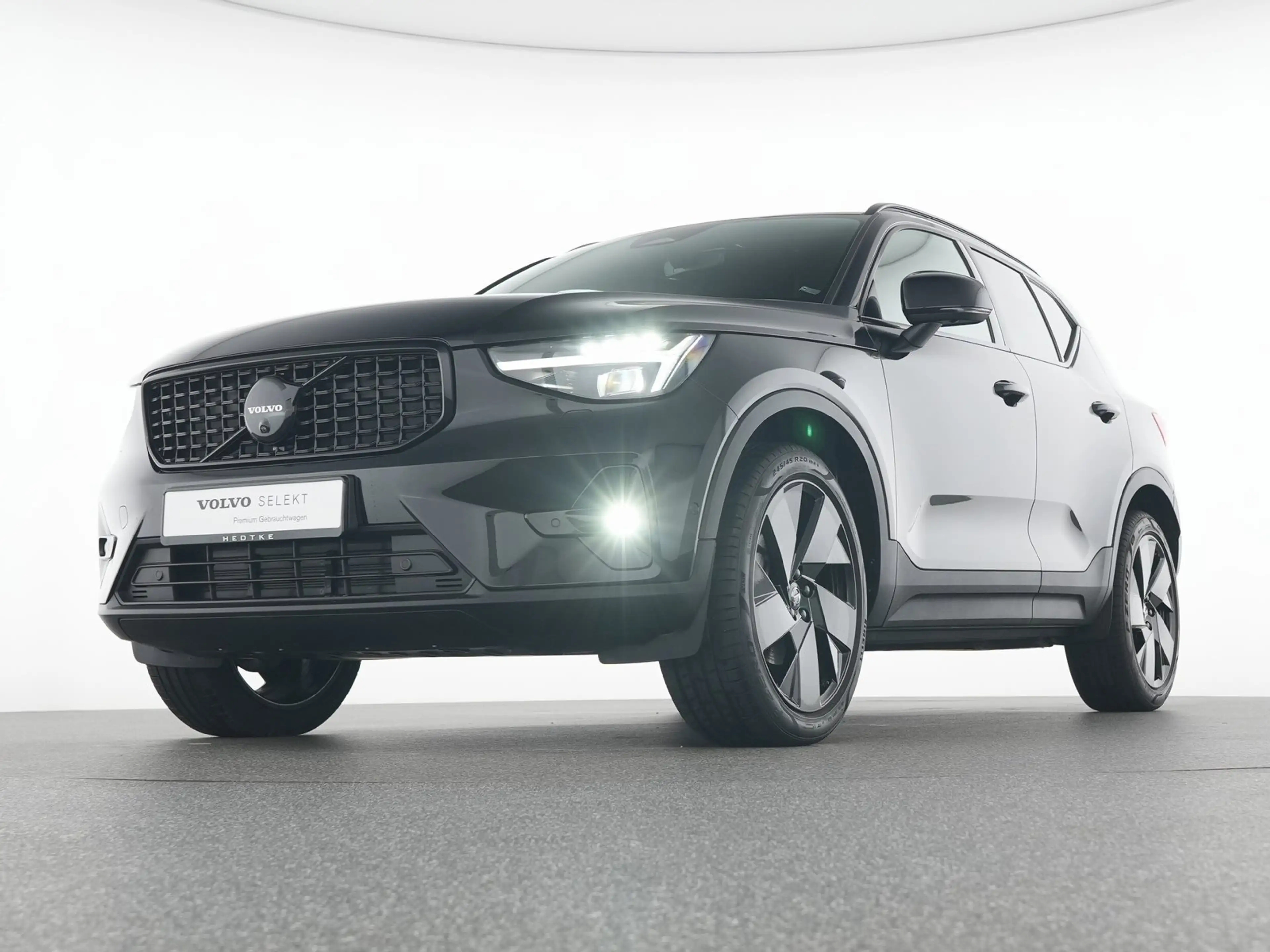 Volvo XC40 B3 Plus Black Edition ACC*360°20"PIXEL-LED — photo 7