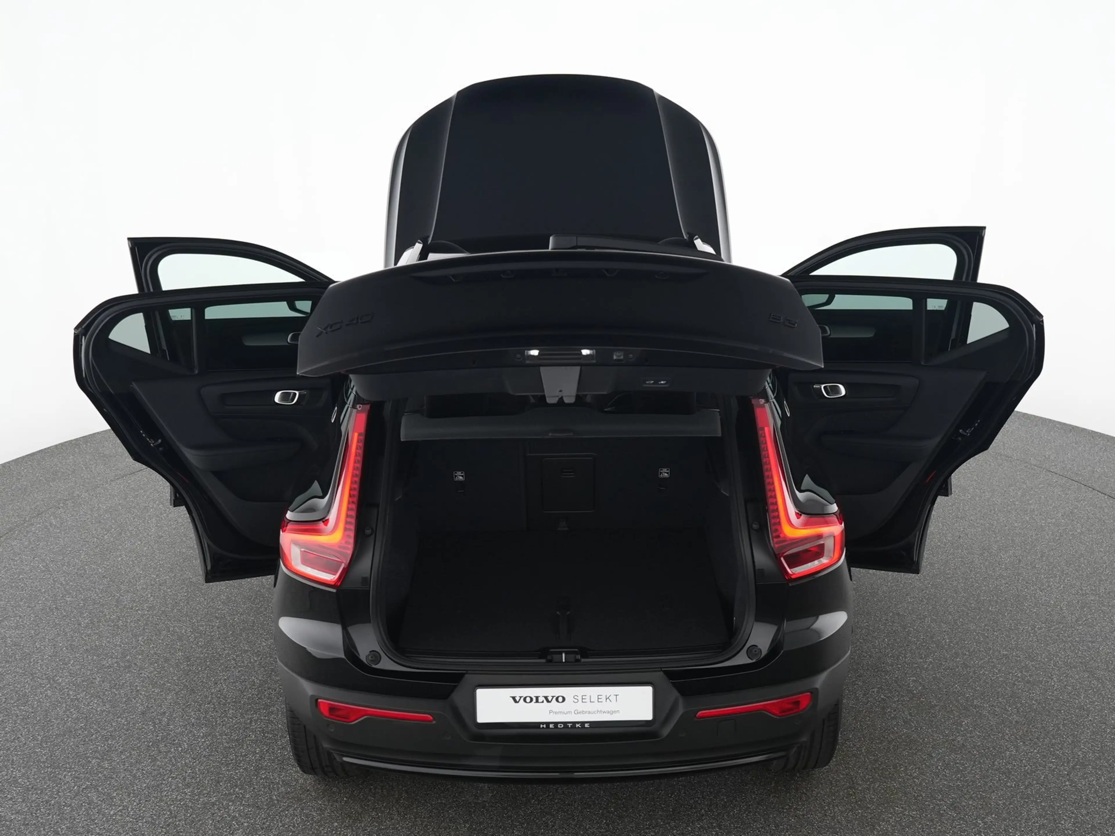 Volvo XC40 B3 Plus Black Edition ACC*360°20"PIXEL-LED — photo 14