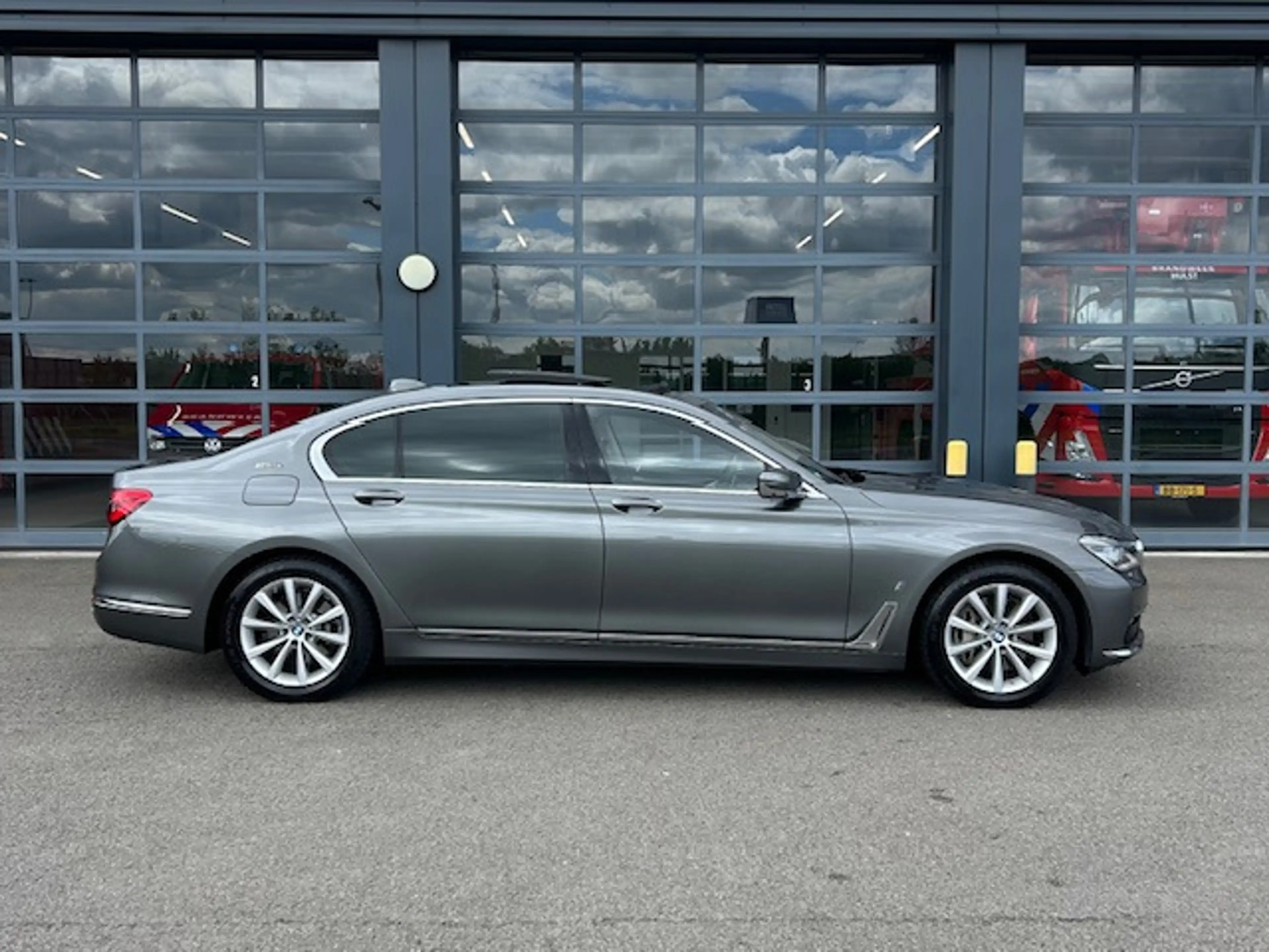 BMW 740 7-serie 740Le xDrive iPerformance High Executive — photo 10