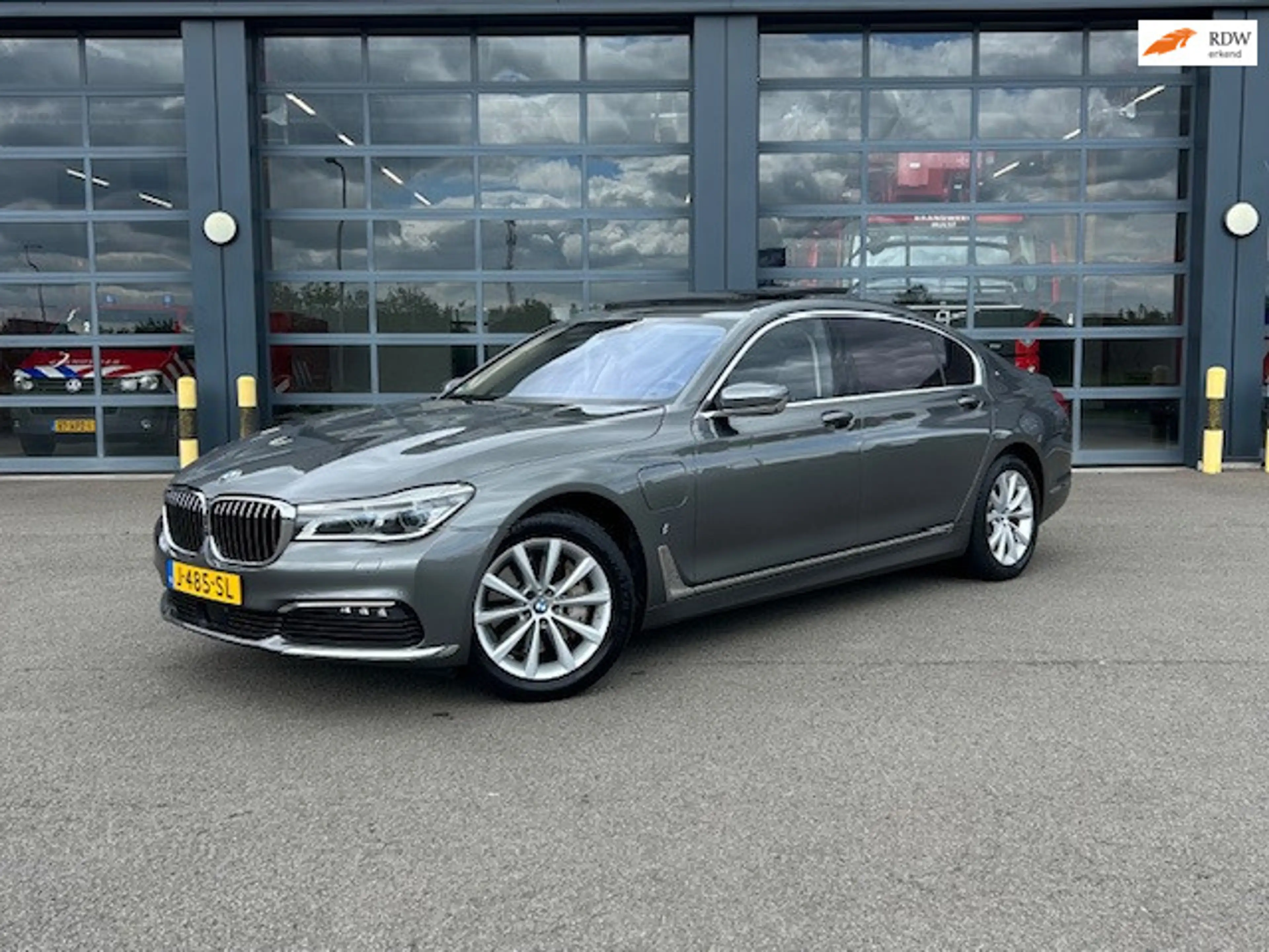 BMW 740 7-serie 740Le xDrive iPerformance High Executive