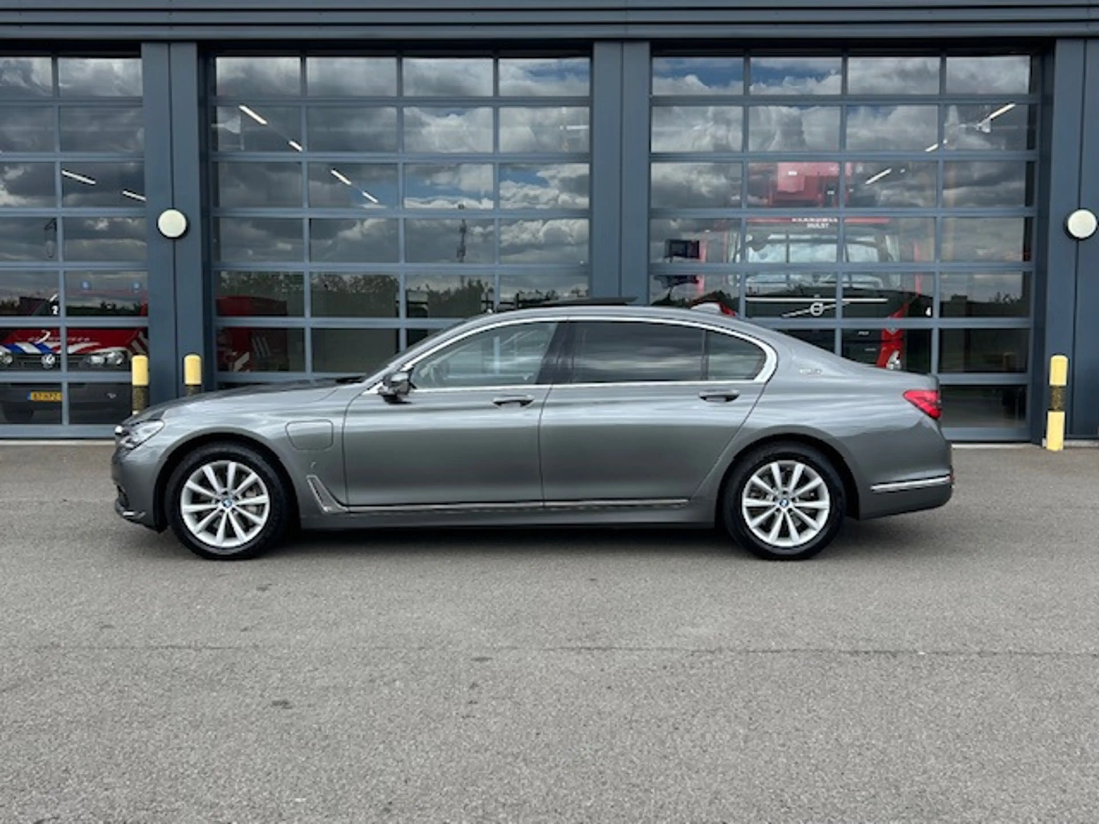 BMW 740 7-serie 740Le xDrive iPerformance High Executive — photo 9