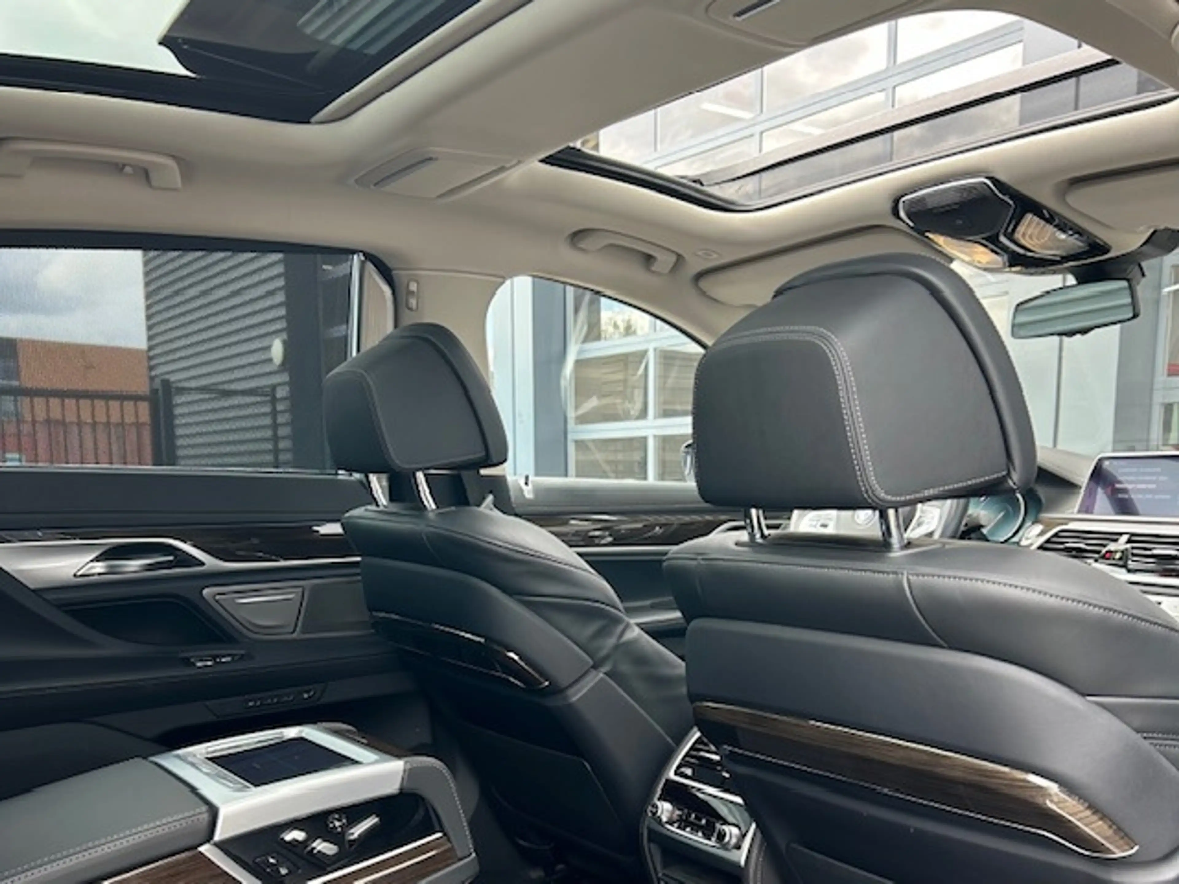 BMW 740 7-serie 740Le xDrive iPerformance High Executive — photo 8