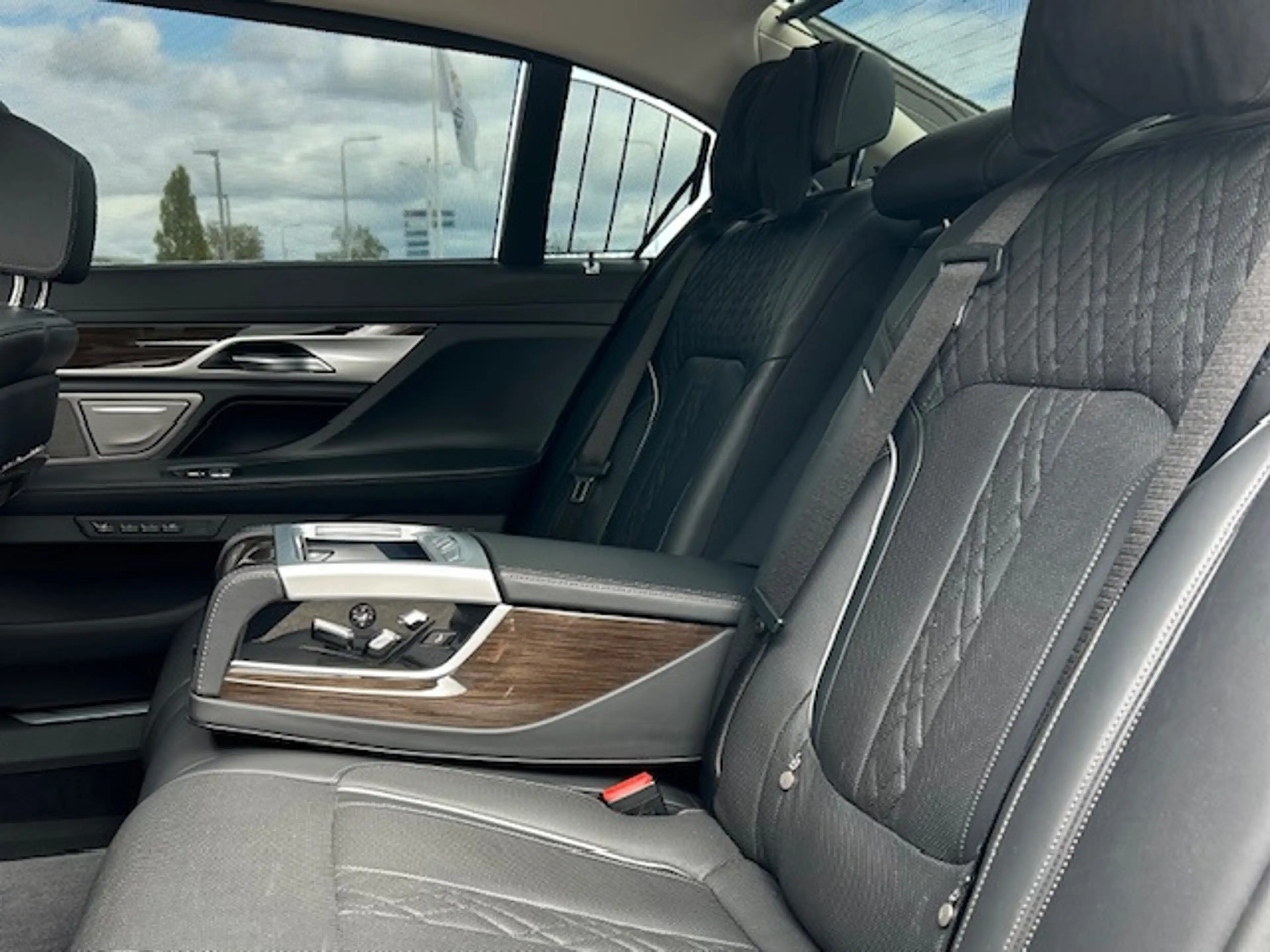 BMW 740 7-serie 740Le xDrive iPerformance High Executive — photo 12