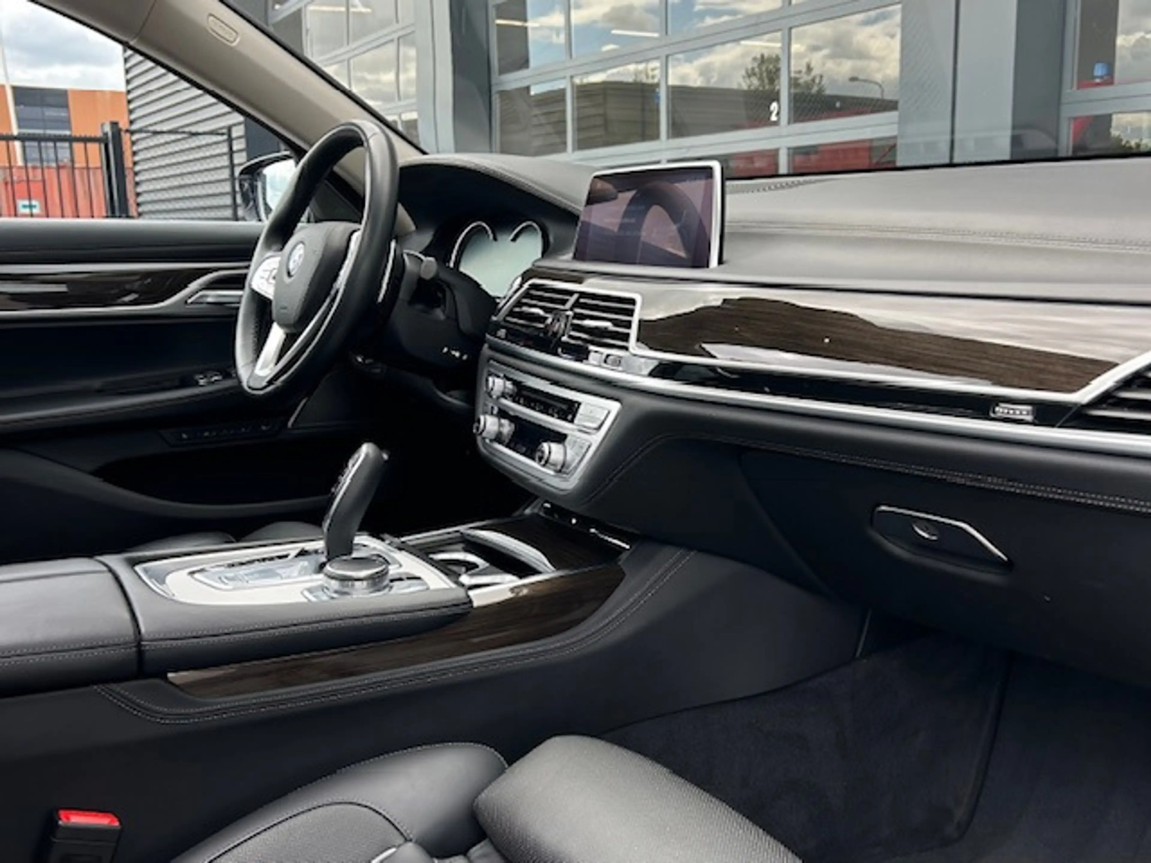 BMW 740 7-serie 740Le xDrive iPerformance High Executive — photo 3