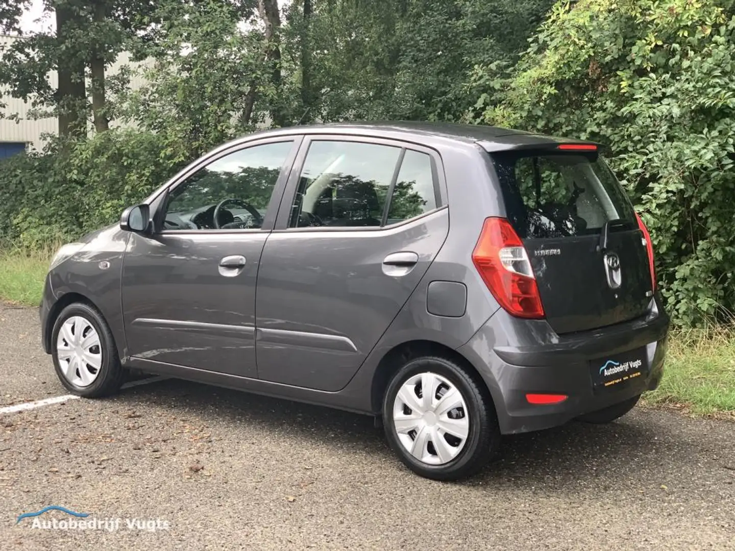 Hyundai i10 1.2 i-Motion Cool *Airco*Elektr. ramen*Mistlampen Grijs - 2