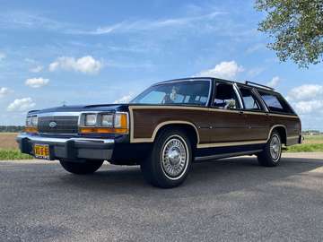 Crown Victoria Country Squire