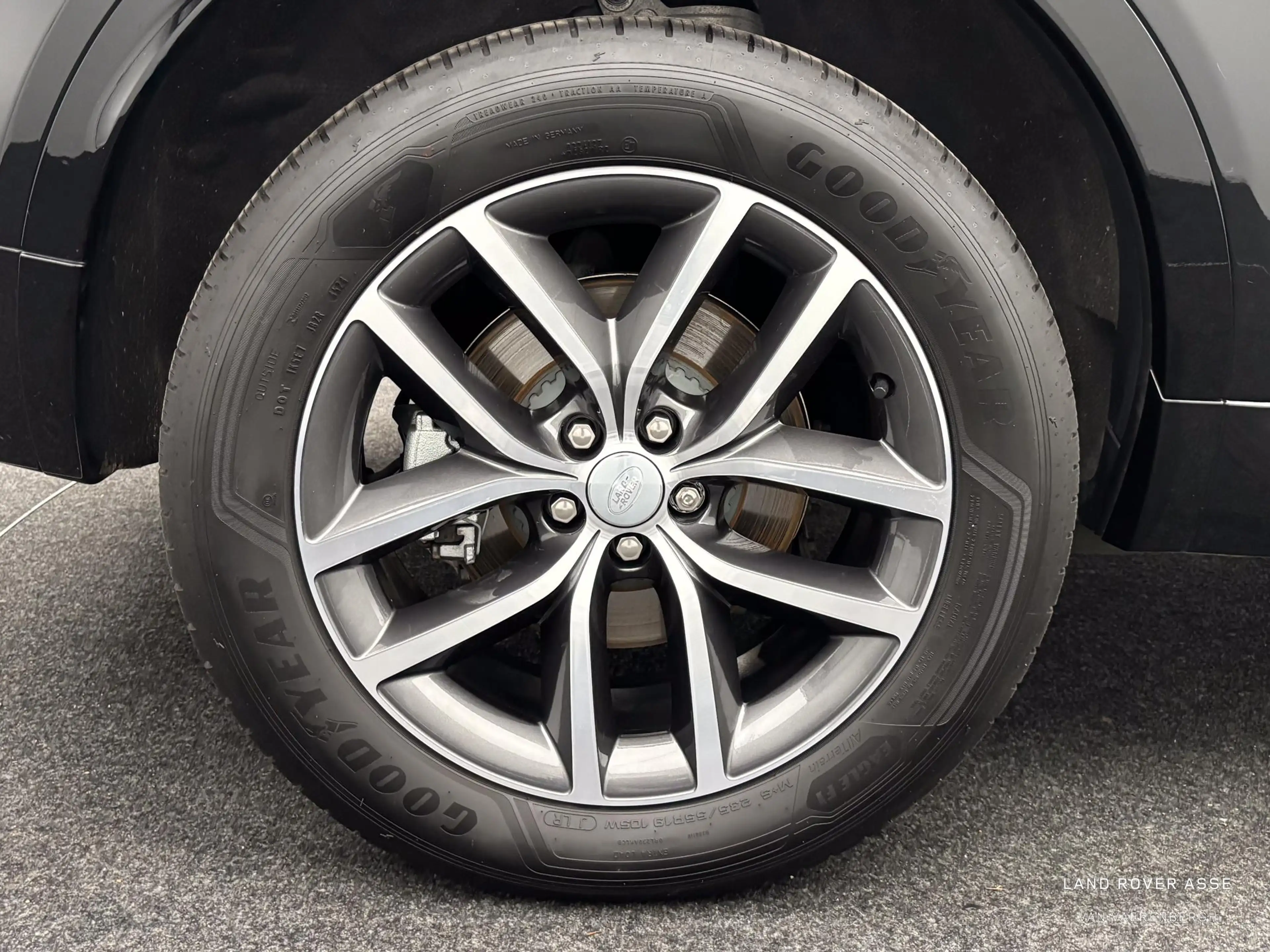 Land Rover Discovery Sport P270e S AWD — photo 9