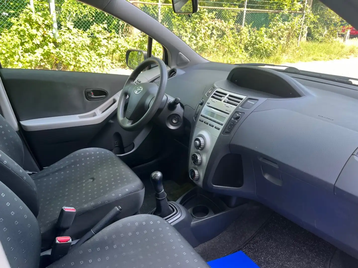 Toyota Yaris 1.3 VVTI TERRA 5-DEURS / ELEK. RAMEN / RADIO-CD / Verde - 2