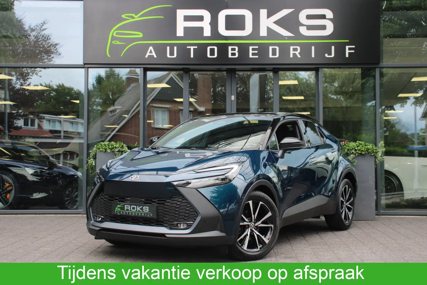 Toyota C-HR 1.8 Hybrid 140 Dynamic Two-Tone Blauw - 1
