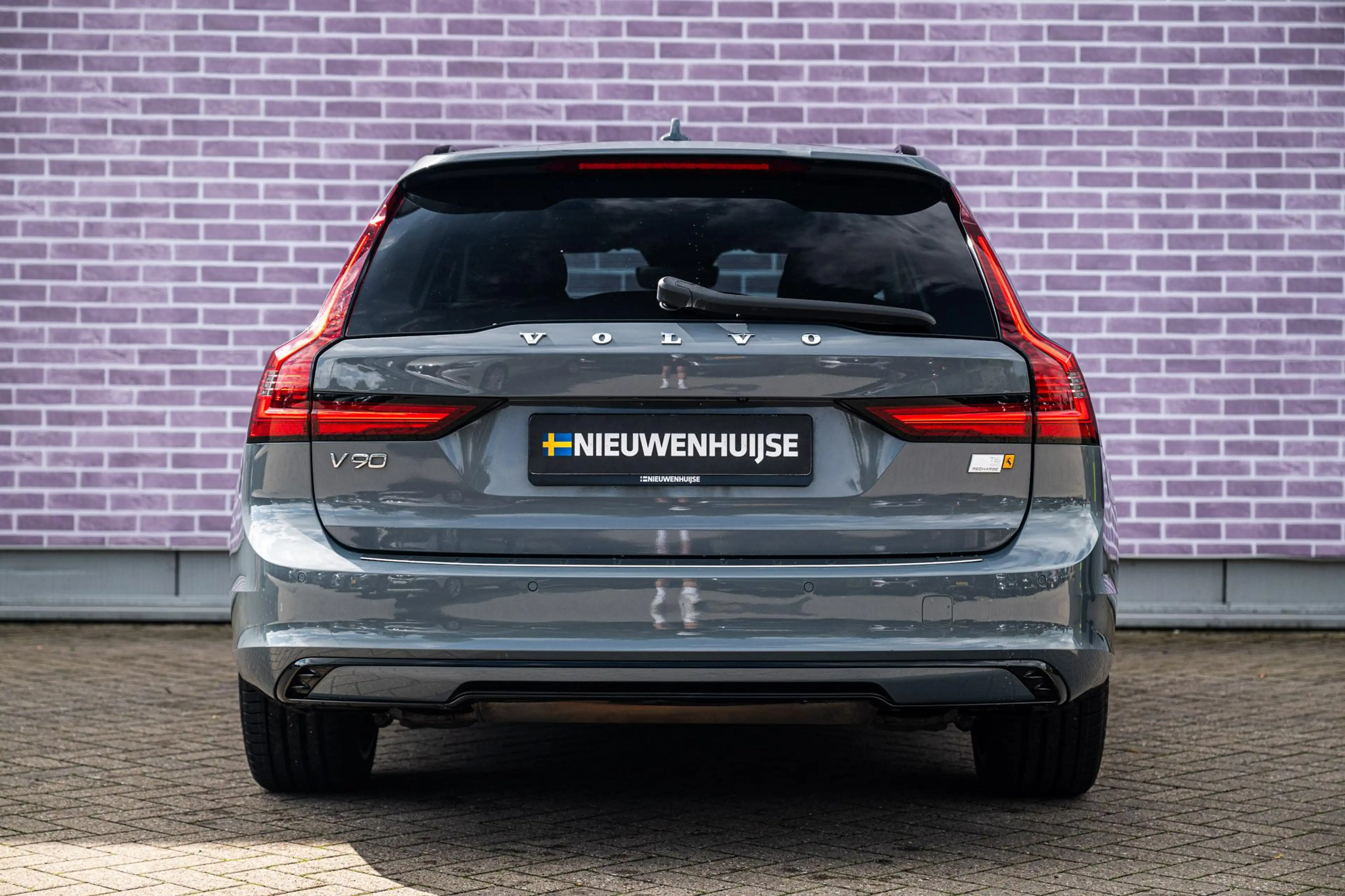 Volvo V90 2.0 T6 Plug-in hybrid AWD Plus Dark | Long Range | — photo 11