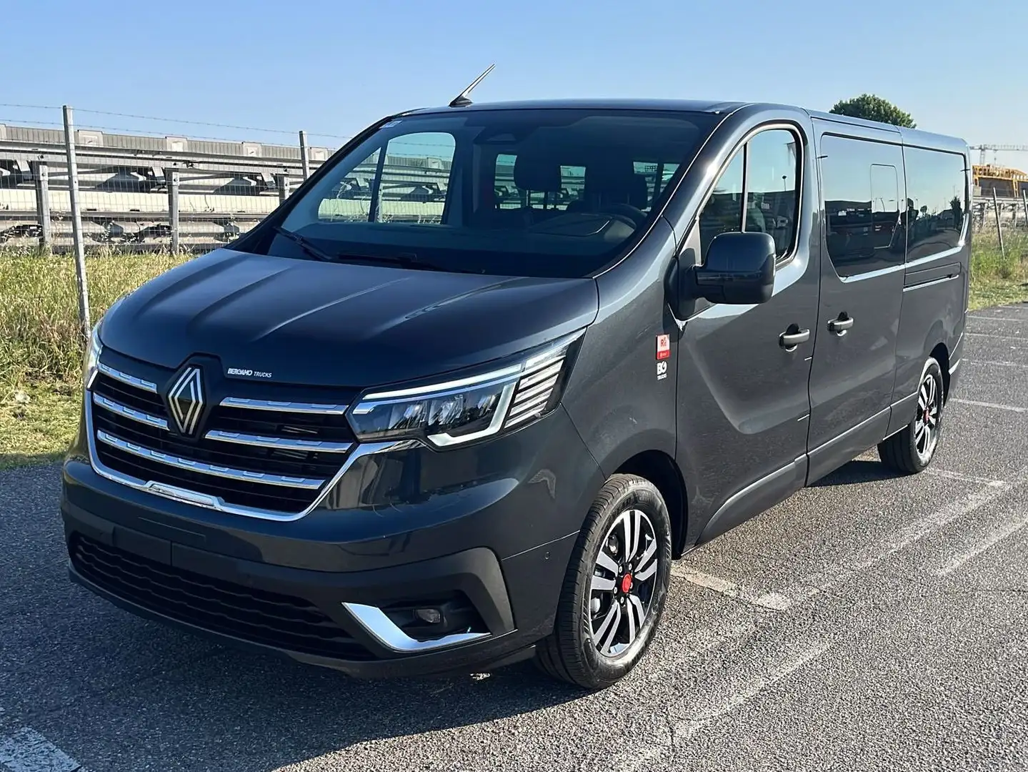 Renault Trafic Combi Van 9 Posti L2H1 Automatico 150CV E6 Grigio - 1