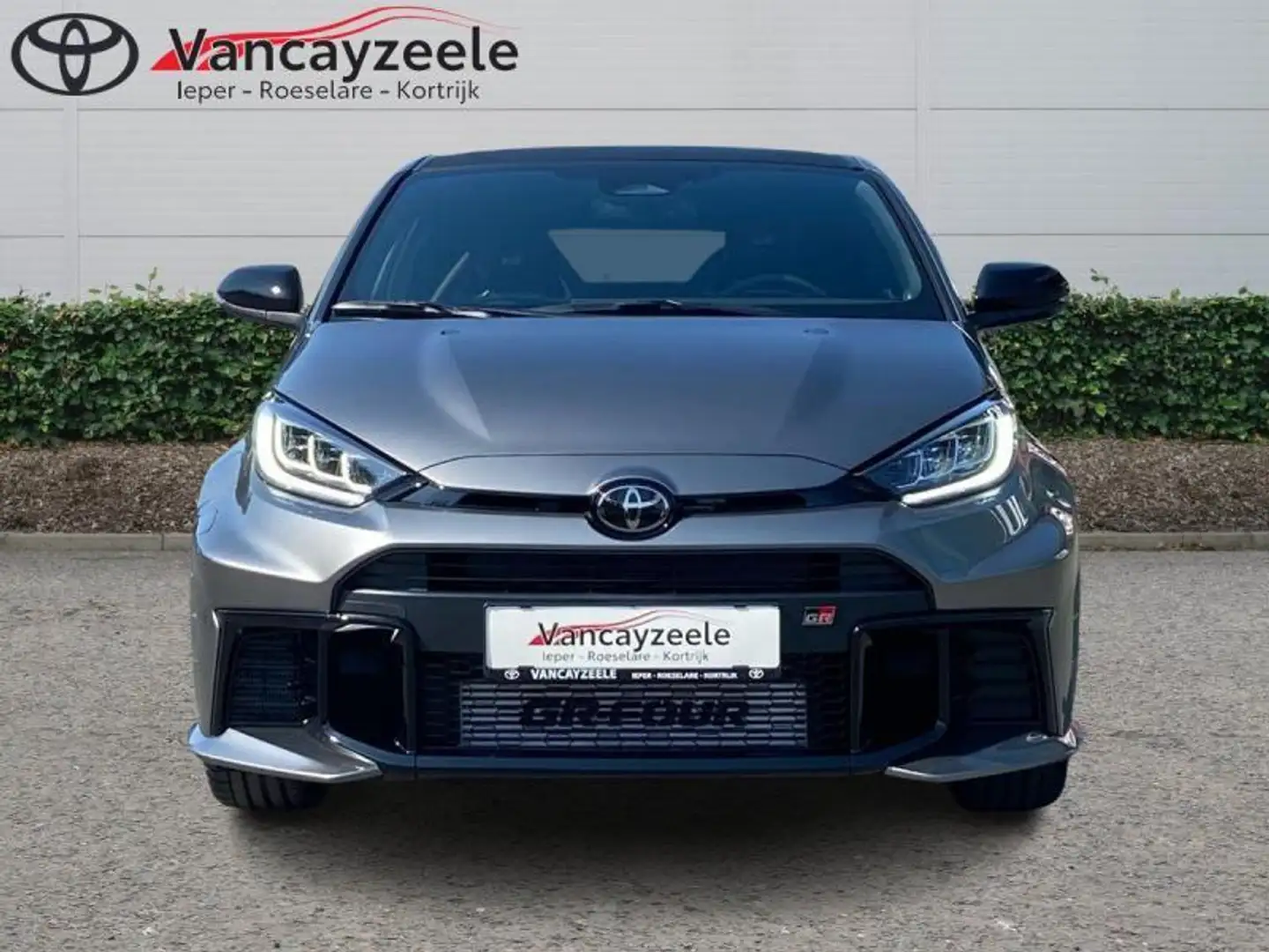 Toyota Yaris GR 1.6i MT+red interior accent Gris - 2