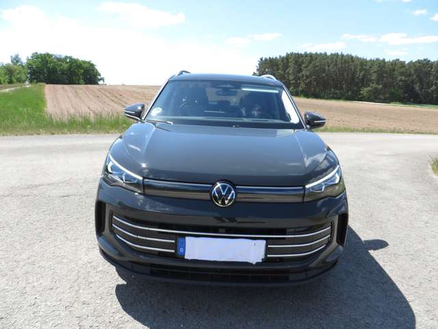 Volkswagen Tiguan Tiguan 1.5 eTSIDSG Elegance / Leder/AHK/Navi/Panno