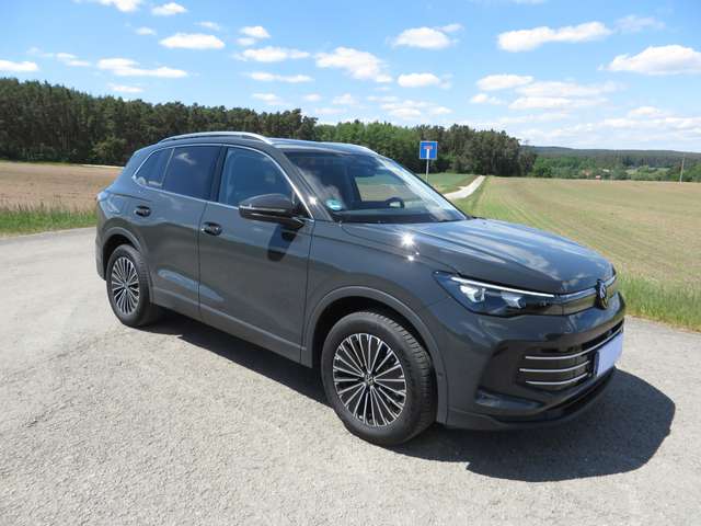 Imagine Volkswagen Tiguan Tiguan 1.5 eTSIDSG Elegance / Leder/AHK/Navi/Panno