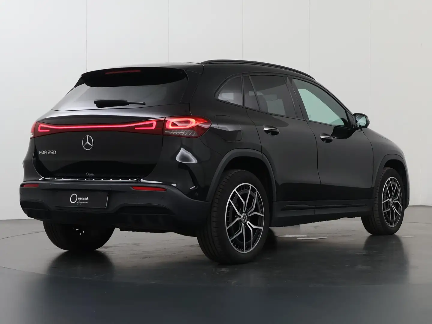 Mercedes-Benz EQA 250 AMG Line 67 kWh | Panoramadak | Night pakket | Key Black - 2