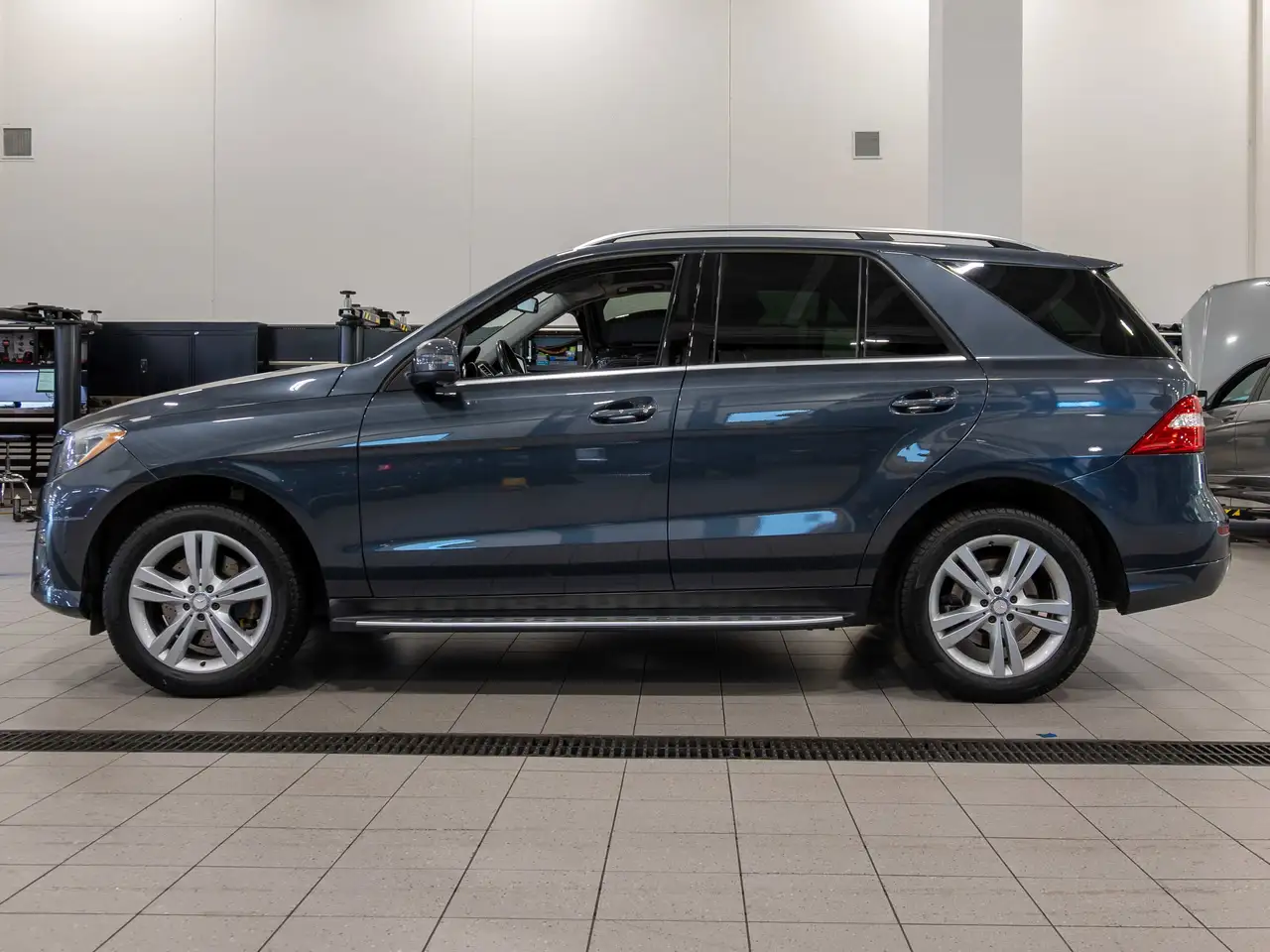 Mercedes-Benz M-Class снимка Mercedes-Benz M-Class