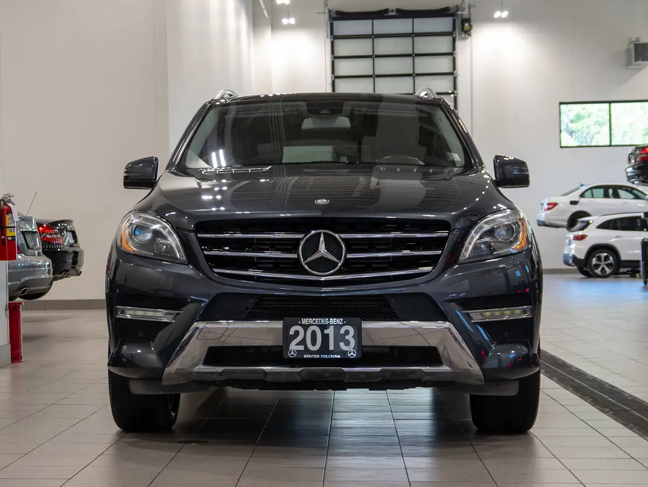Mercedes-Benz M-Class снимка Mercedes-Benz M-Class