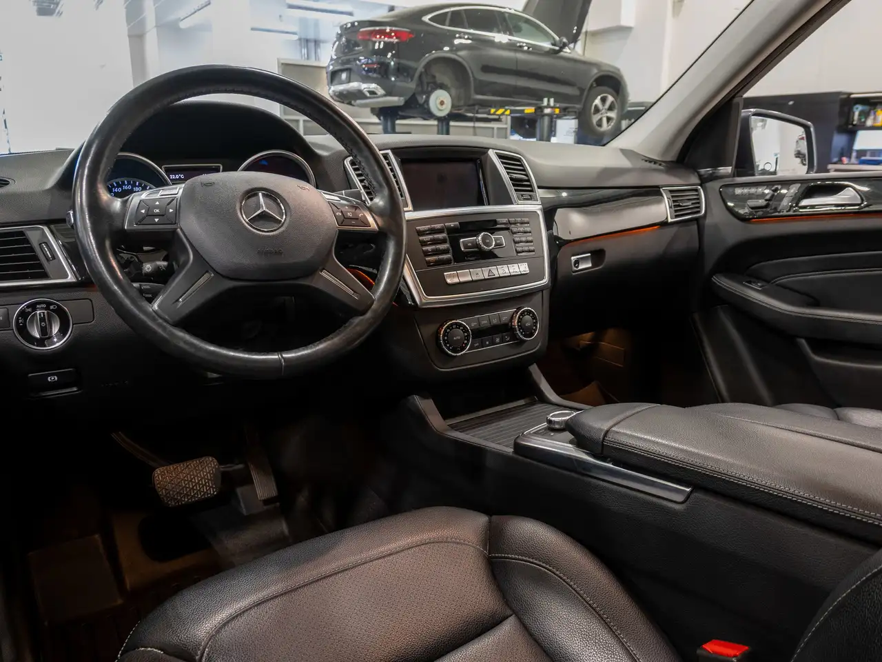 Mercedes-Benz M-Class снимка Mercedes-Benz M-Class