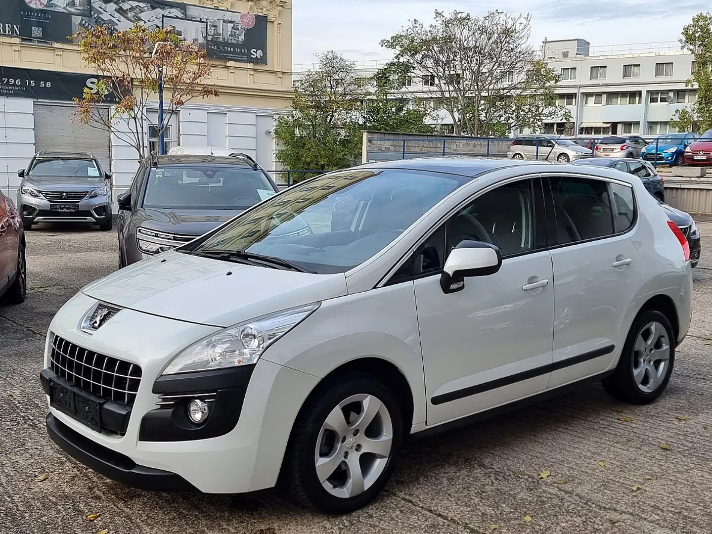 Peugeot 3008 1,6 HDi 115 FAP Allure Weiß - 2