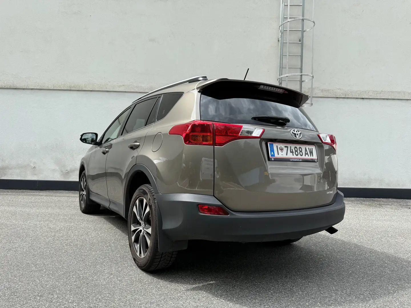 Toyota RAV 4 LIFE**PICKERL NEU*SERVICE NEU**WENIG KILOMETER Braun - 2