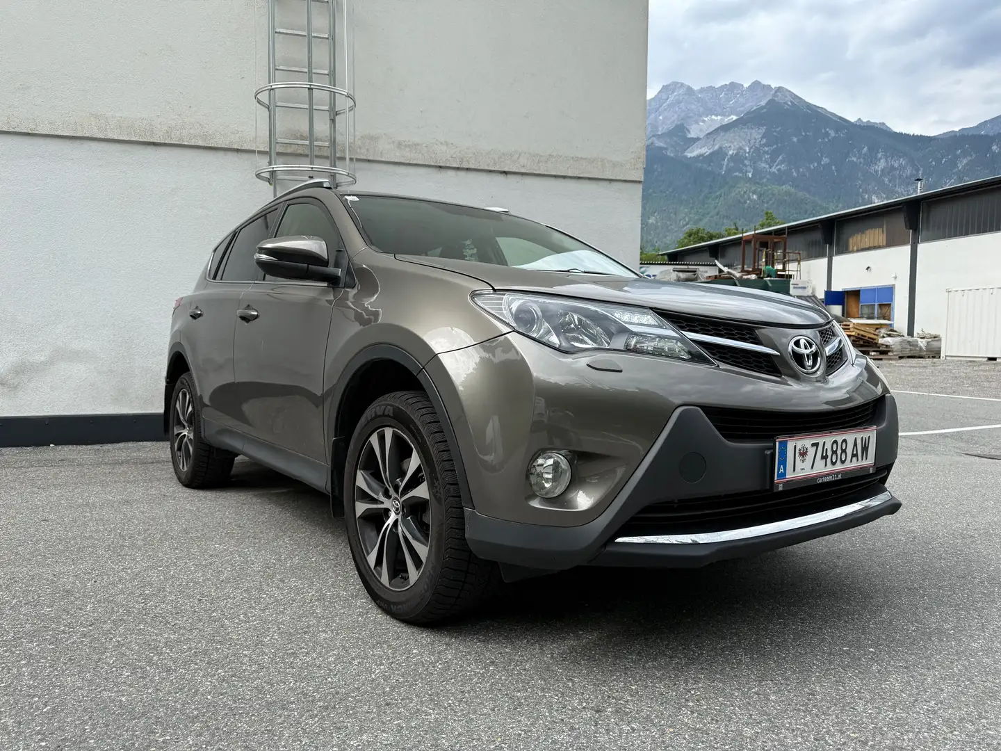 Toyota RAV 4 LIFE**PICKERL NEU*SERVICE NEU**WENIG KILOMETER Braun - 1