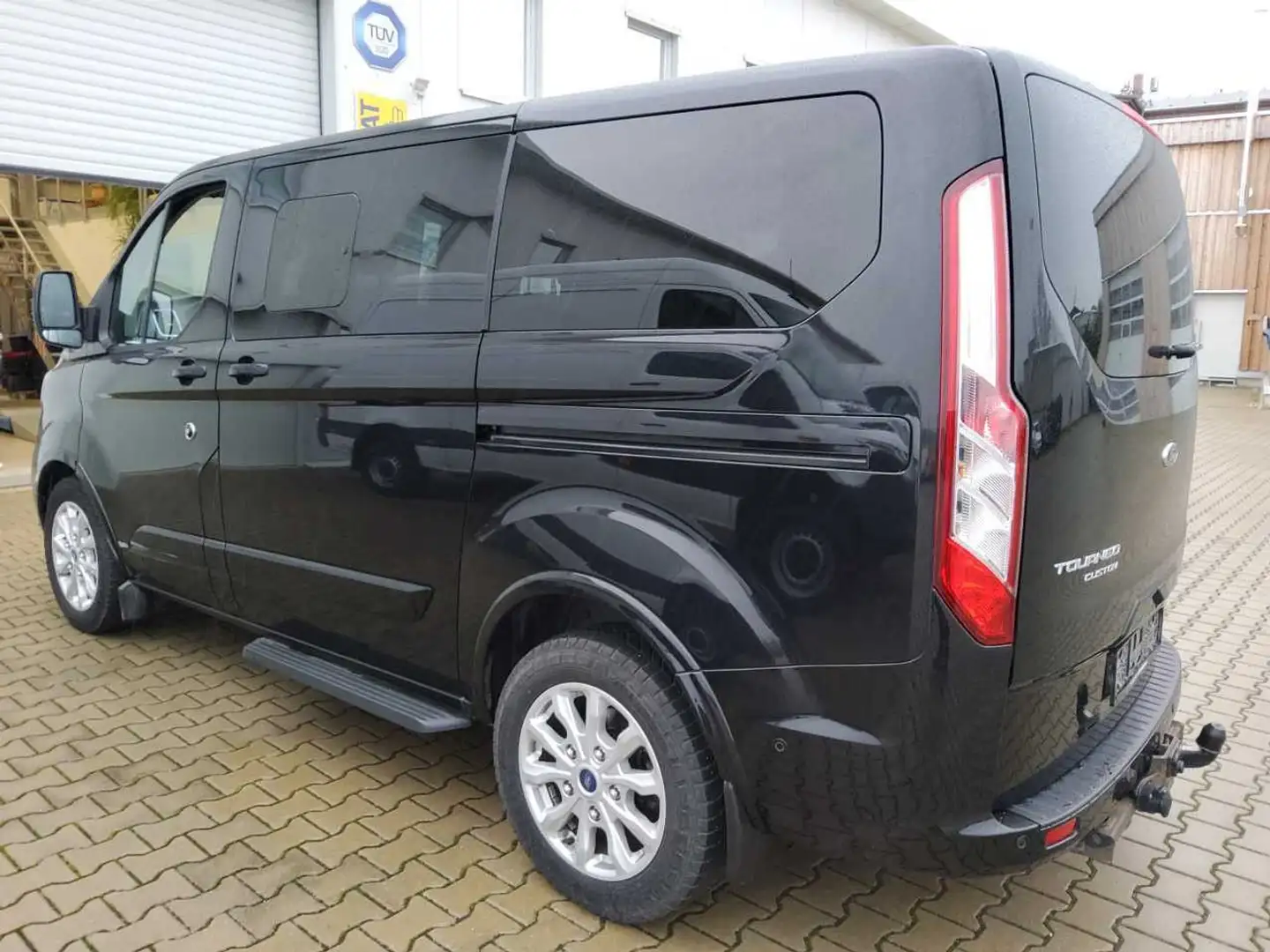 Ford Tourneo Custom 320 L1 Tourneo Titanium Noir - 2