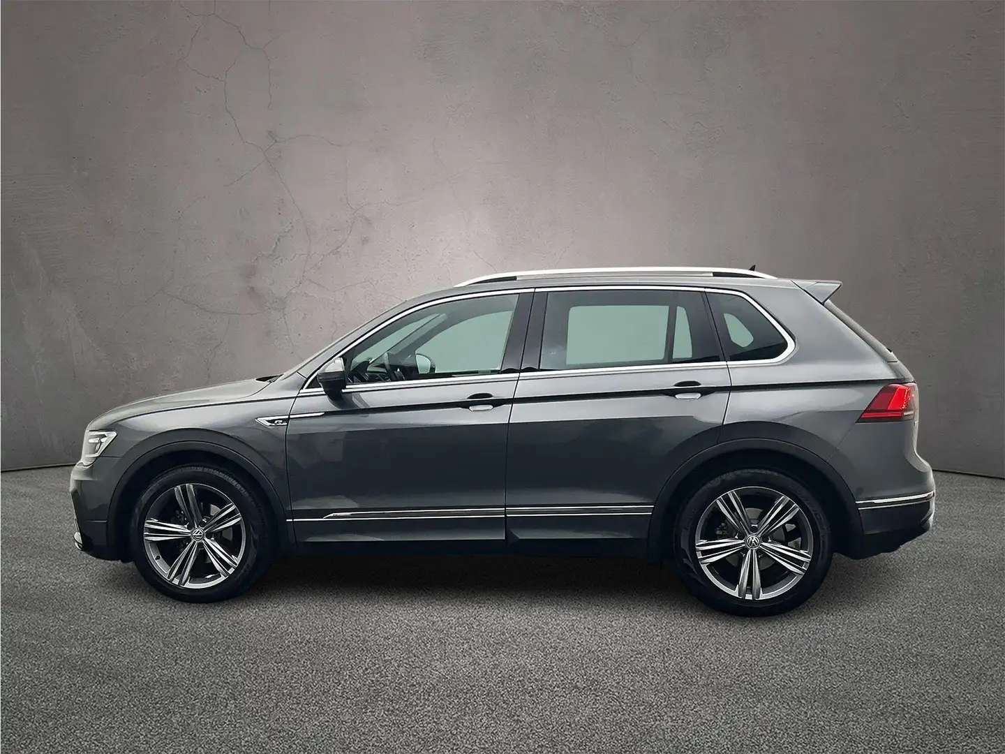 Volkswagen Tiguan Comfortline Business R 1.5 TSI 130pk Adaptive crui Gris - 2