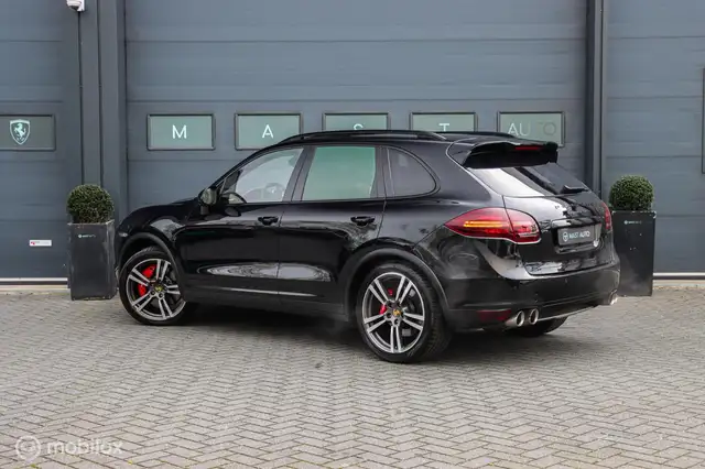Porsche Cayenne view 13