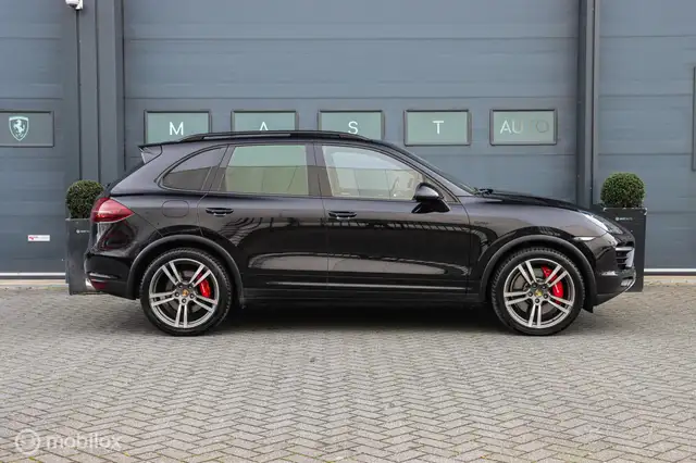 Porsche Cayenne view 6