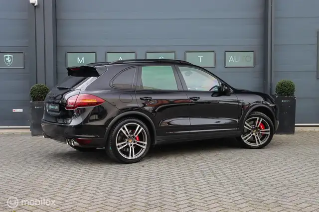 Porsche Cayenne view 12