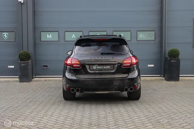 Porsche Cayenne view 8