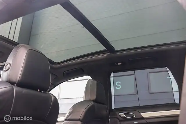 Porsche Cayenne view 11