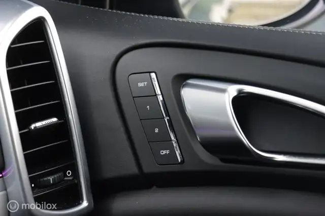 Porsche Cayenne view 9