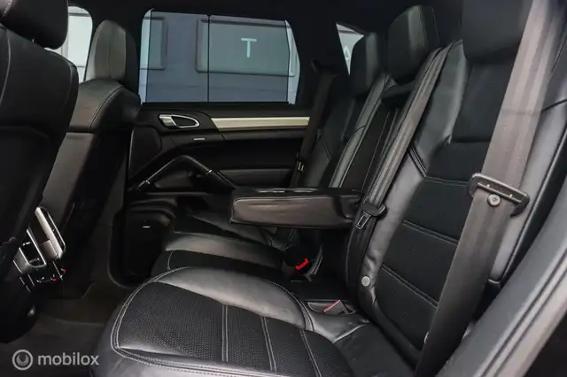 Porsche Cayenne view 7