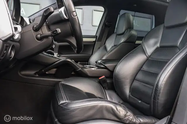Porsche Cayenne view 4