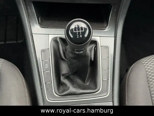 Volkswagen Golf view 19