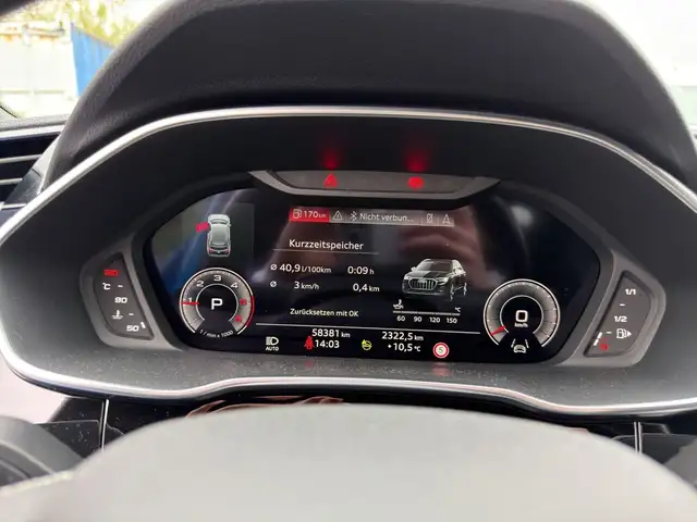 Audi Q3 view 15