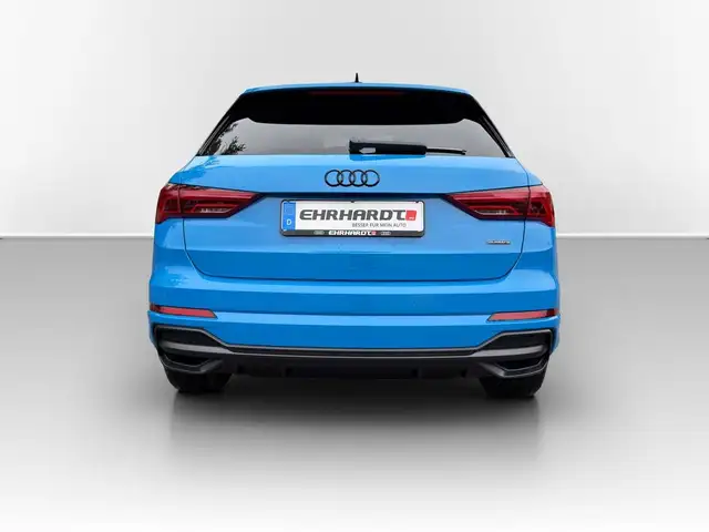 Audi Q3 view 7