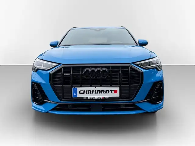 Audi Q3 view 3