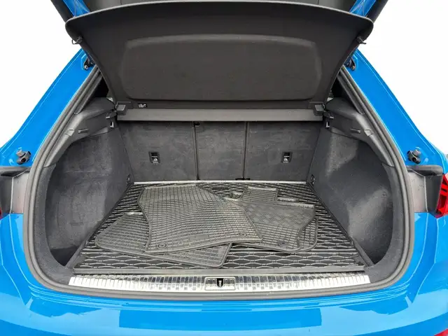 Audi Q3 view 10