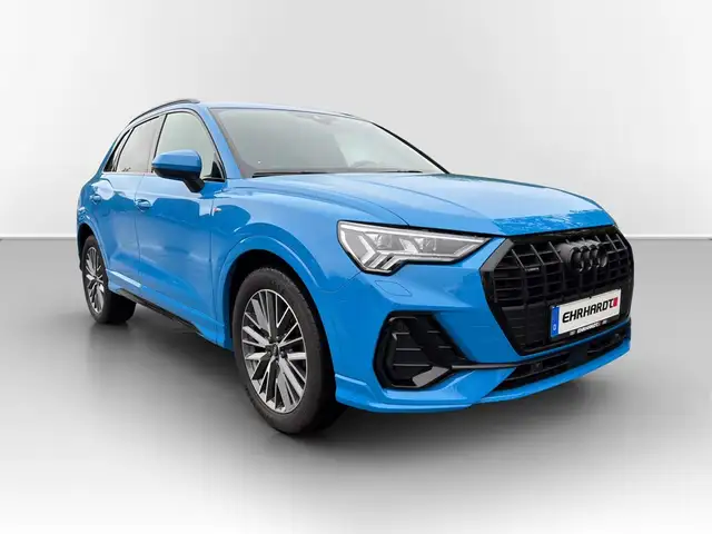 Audi Q3 view 5