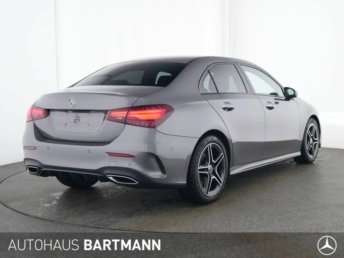 Mercedes-Benz A 220 A 220 d AMG+NIGHT+SOUND +KAMERA+SPUR+AMBIENTE+ LED Grau - 2